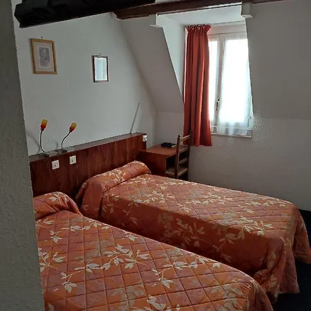 Du Commerce Et De Navarre 2*