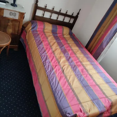 Du Commerce Et De Navarre 2*