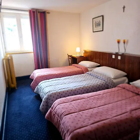 Hotel Du Commerce Et De Navarre 2*