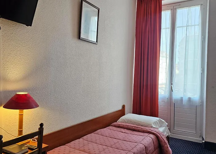 Du Commerce Et De Navarre 2*