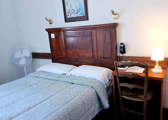 Du Commerce Et De Navarre Hotel